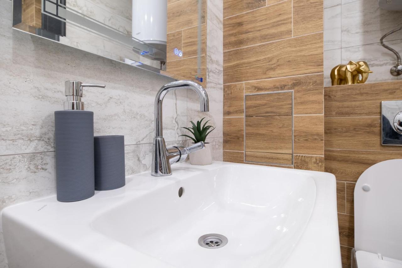 Chic 1Br Apartment With Balcony In Plovdiv Ngoại thất bức ảnh